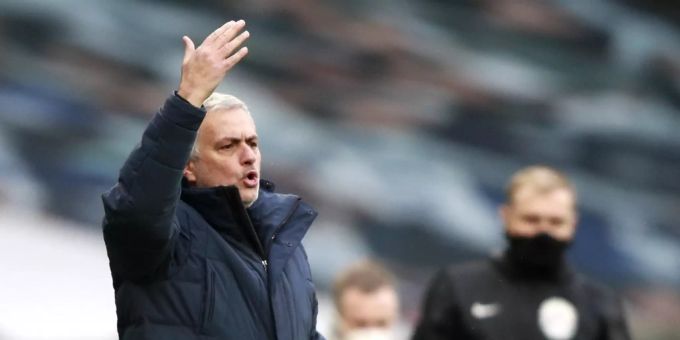 Tottenham-Trainer José Mourinho hat keine Freude: Drei seiner Spieler feierten eine illegale Weihnachts-Party. Premier League