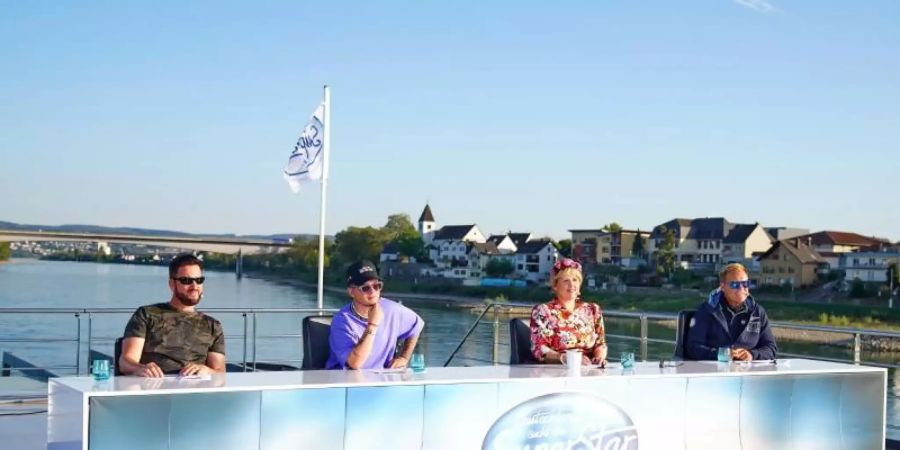 Die Jury von DSDS mit Michael Wendler (l-r), Mike Singer, Maite Kelly und Dieter Bohlen. Foto: Stefan Gregorowius/TVNOW/dpa