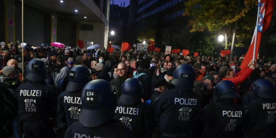 Polizei bei Querdenken-Demo in Leipzig. (Archivbild)