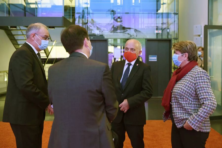 Ueli Maurer Maske Bundesräte