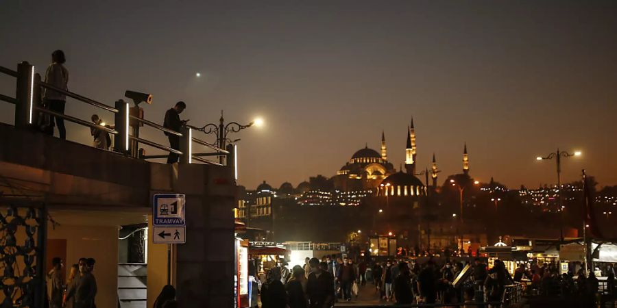 Blick auf die Süleymaniye-Moschee in Istanbul. Foto: Emrah Gurel/AP/dpa