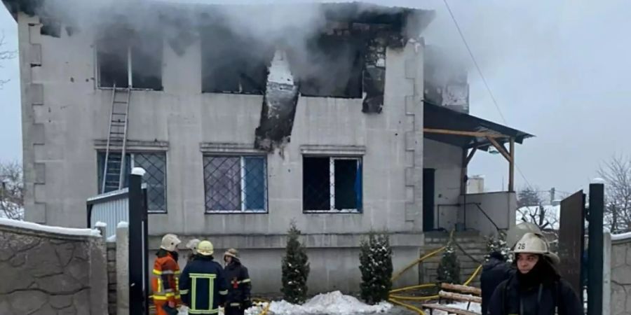 Einsatz von Feuerwehrleuten in Charkiw