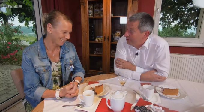 «Bauer sucht Frau»: Birgit lacht über Rüdigers Witz. «Bauer sucht Frau»