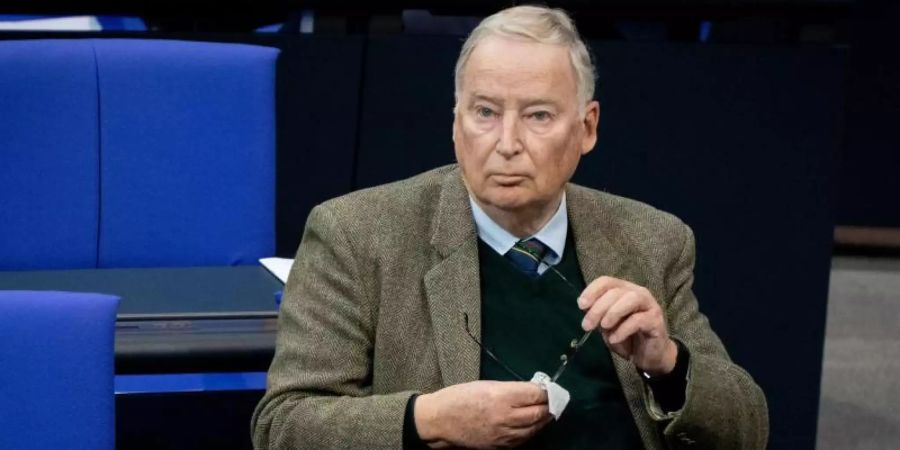 Alexander Gauland will die AfD laut eigenen Aussagen als «Bewegungspartei» erhalten - und verschärft den Richtungsstreit mit dem Vorsitzenden Jörg Meuthen. Foto: Kay Nietfeld/dpa