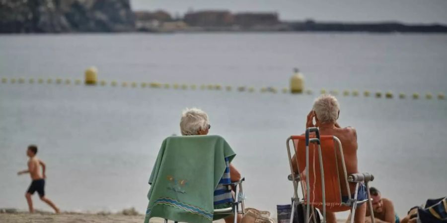 Die Bundesregierung stuft die bei deutschen Urlaubern sehr beliebten Kanarischen Inseln - hier Teneriffa - wieder als Corona-Risikogebiet ein. Foto: Andrés Gutiérrez/dpa