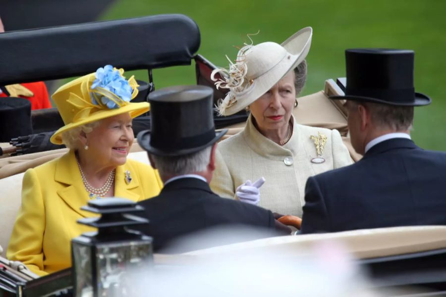 Prinzessin Anne und ihre Mutter Queen Elizabeth II im Jahr 2018.