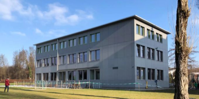 Der aufgestockte Pavillon. Schulanlage Hasenbühl