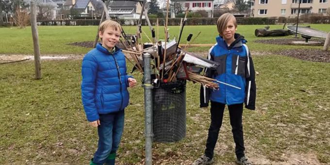 Die Jungs aus Reinach haben drei Stunden lang Feuerwerkabfall gesammelt.