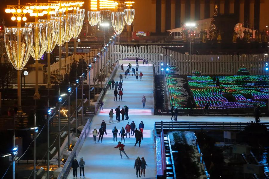 Moskau schlittschuh eis bahn