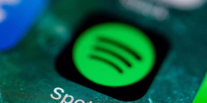 Die App des Musikdienstes Spotify wird auf dem Display eines Smartphones angezeigt. Foto: Fabian Sommer/dpa/Symbolbild Die App des Musikdienstes Spotify wird auf dem Display eines Smartphones angezeigt. Foto: Fabian Sommer/dpa/Symbolbild