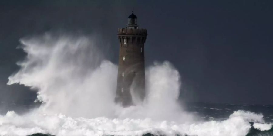 Ein Leuchtturm im Westen Frankreichs am 27.12.2020