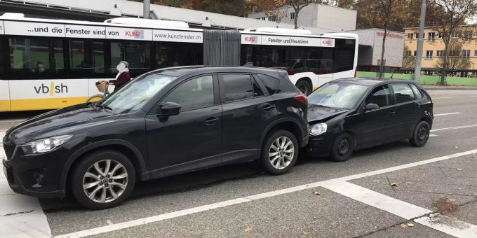 An den beiden Unfallautos entstand Sachschaden. Auffahrkollision