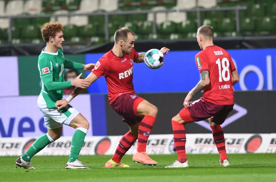 In der ersten Hälfte haben beide Teams kaum Torchancen.