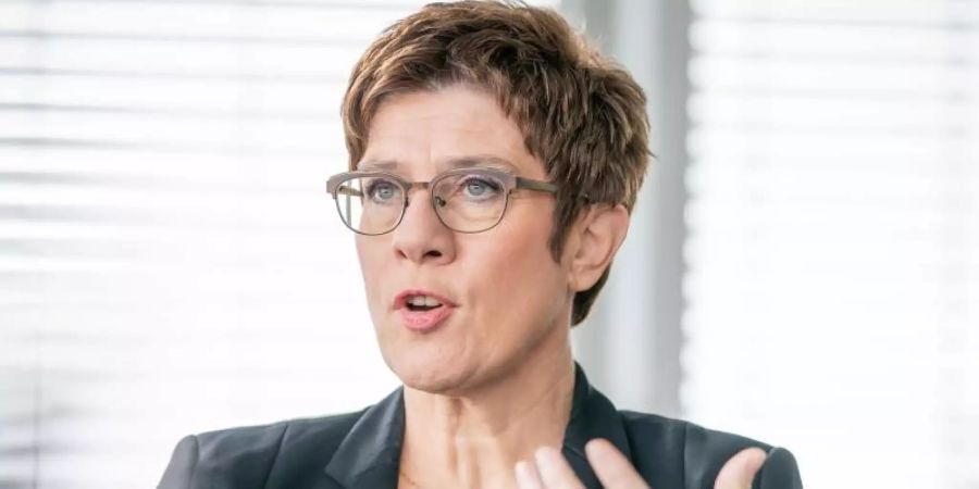Ruft zu Fairness auf: Annegret Kramp-Karrenbauer, CDU-Bundesvorsitzende und Verteidigungsministerin. Foto: Michael Kappeler/dpa