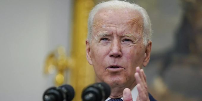 Joe Biden, Präsident der USA, spricht im Roosevelt Room des Weissen über die Evakuierungen in Afghanistan. Foto: Manuel Balce Ceneta/AP/dpa Joe Biden, Präsident der USA, spricht im Roosevelt Room des Weissen über die Evakuierungen in Afghanistan. Foto: Manuel Balce Ceneta/AP/dpa