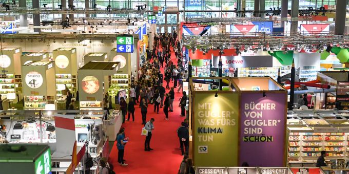 ARCHIV - Blick über eine Ausstellungshalle der Frankfurter Buchmesse. Foto: Jens Kalaene/dpa-Zentralbild/dpa Foto: Jens Kalaene/dpa-Zentralbild/dpa ARCHIV - Blick über eine Ausstellungshalle der Frankfurter Buchmesse. Foto: Jens Kalaene/dpa-Zentralbild/dpa Foto: Jens Kalaene/dpa-Zentralbild/dpa