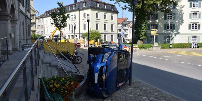 Es entstand ein Sachschaden von mehreren Tausend Franken. Unfall