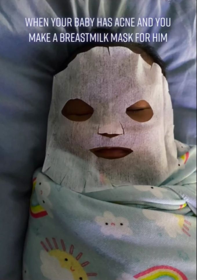 Die Gesichtsmaske wurde zuvor in Muttermilch getunkt. muttermilch gesichtsmaske baby