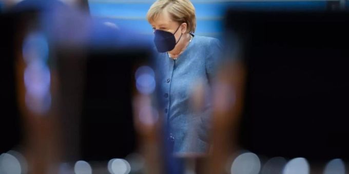 Bundeskanzlerin Angela Merkel (CDU) kommt zur letzten Kabinettssitzung der Bundesregierung vor der Bundestagswahl im Kanzleramt. Foto: Markus Schreiber/Pool AP/dpa Bundeskanzlerin Angela Merkel (CDU) kommt zur letzten Kabinettssitzung der Bundesregierung vor der Bundestagswahl im Kanzleramt. Foto: Markus Schreiber/Pool AP/dpa