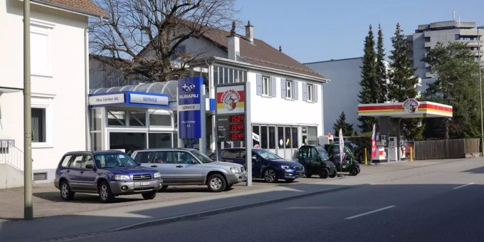 Die Max Umiker AG in Muttenz bietet neben der Werkstatt auch einen Tankstellenbetrieb. Max Umiker AG Muttenz