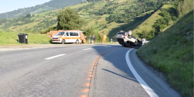 Die Kantonspolizei klärt die genaue Unfallursache ab.