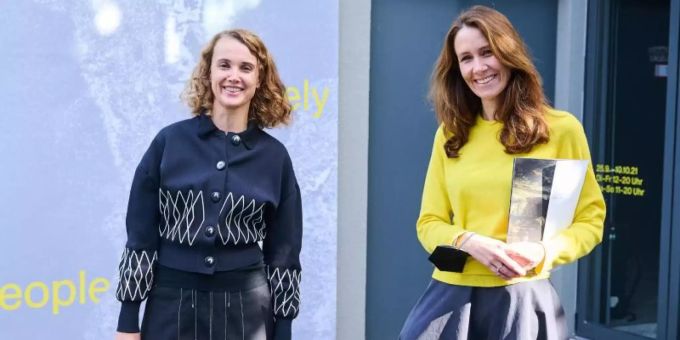 Die Geschäftsführerin von VATMH (Villa Aurora & Thomas Mann House), Heike Catherina Mertens (l), und die Kuratorin Nana Bahlmann. Foto: Annette Riedl/dpa Die Geschäftsführerin von VATMH (Villa Aurora & Thomas Mann House), Heike Catherina Mertens (l), und die Kuratorin Nana Bahlmann. Foto: Annette Riedl/dpa