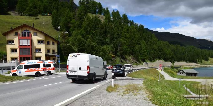 An allen drei Fahrzeugen entstand erheblicher Sachschaden. Unfall