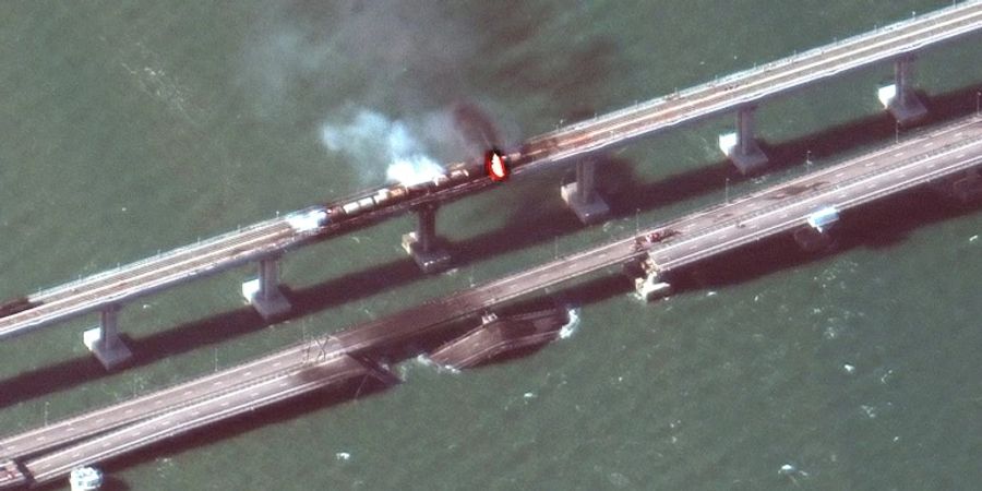 Satellitenaufnahme der beschädigten Brücke