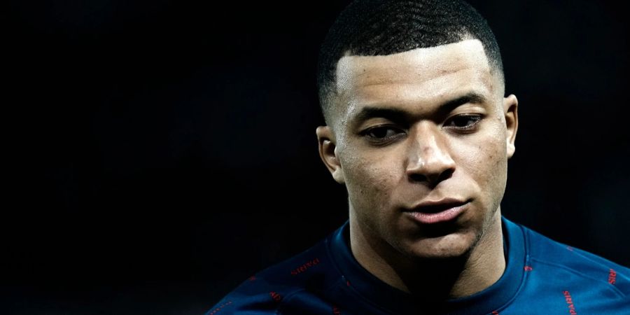 Spieler Kylian Mbappe soll bei Wechselgerüchten von PSG-beauftragten Social-Media-Accounts beleidigt worden sein.