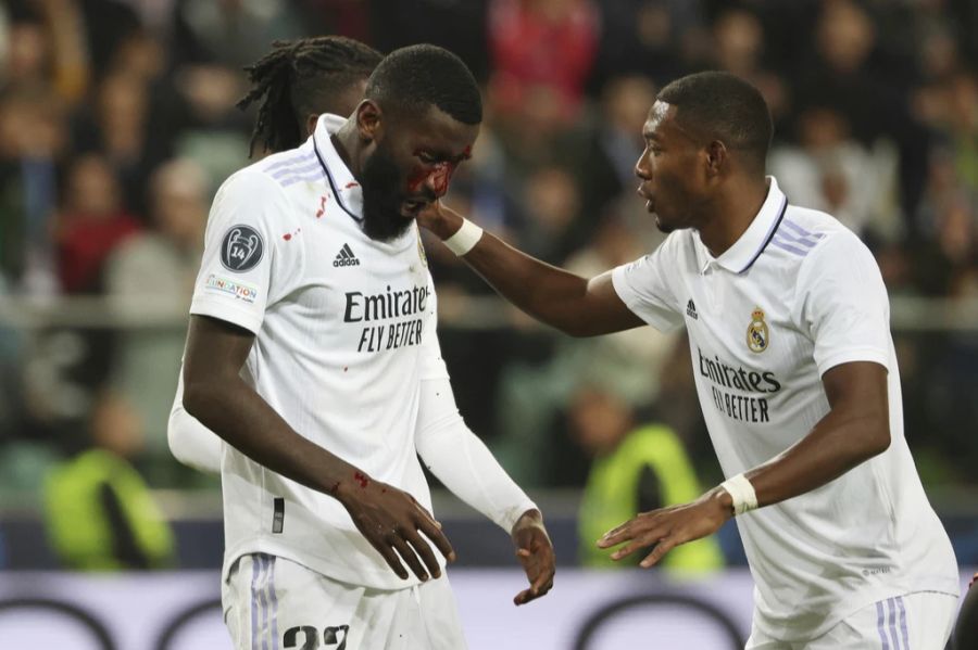 Dank des späten Ausgleichstreffers von Antonio Rüdiger steht Real Madrid nach vier Gruppenspielen in der Champions League schon als Achtelfinal-Teilnehmer fest.