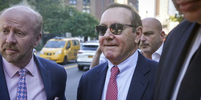 Sexuelle Übergriffe - Prozess gegen Kevin Spacey beginnt