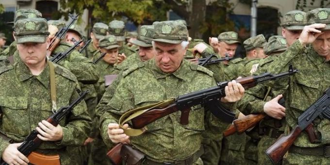 Fotos zeigen - Putins Reservisten-Armee besteht aus alten Männern