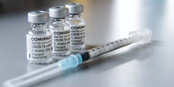 Ein Rumäne hat sich gleich drei Coronavirus-Impfungen erschlichen (Symbolbild). Rumäne Coronavirus Impfung