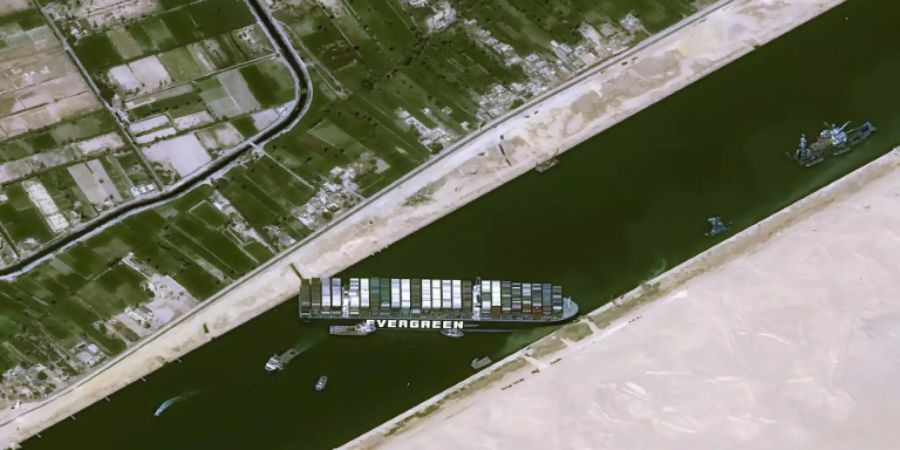 Blick auf die «Ever Given» im Suez-Kanal