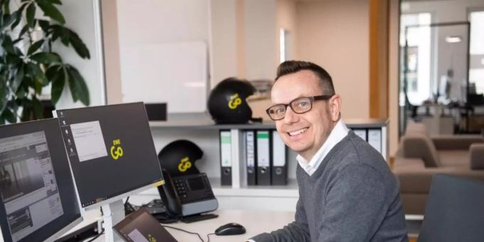 Heiko Hambrock, Geschäftsführer von EWE GO, arbeitet in Teilzeit. So bleibt ihm ausreichend Zeit für Familie, Freunde oder ein Hobby. Foto: Sina Schuldt/dpa Heiko Hambrock, Geschäftsführer von EWE GO, arbeitet in Teilzeit. So bleibt ihm ausreichend Zeit für Familie, Freunde oder ein Hobby. Foto: Sina Schuldt/dpa