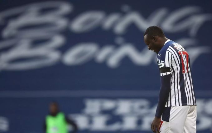 Nach dem aberkannten Treffer zeigt sich der Bromwich-Stürmer sichtlich bedient. West Bromwich