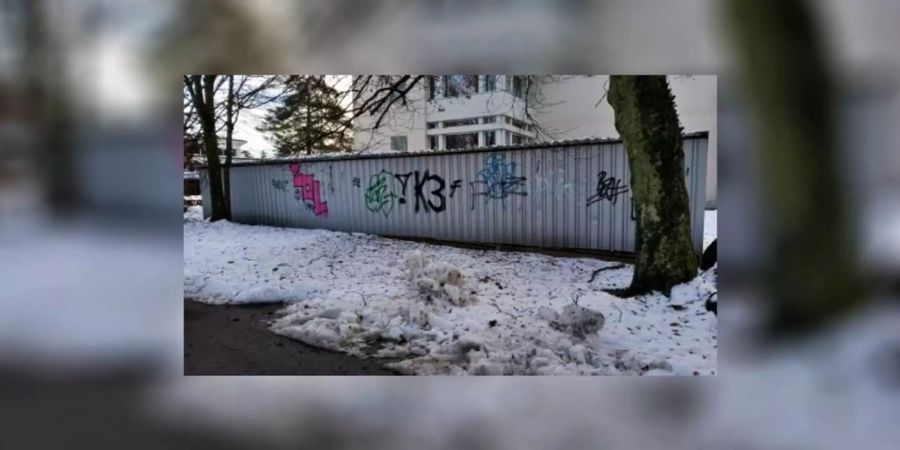 Veloständer beim Schulhaus.