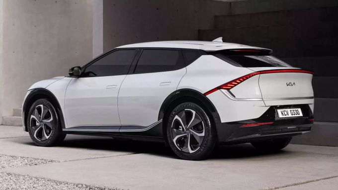 Der EV6 wirkt kompakter als er ist. Sein Radstand beträgt gut drei Meter 2021 Kia EV6