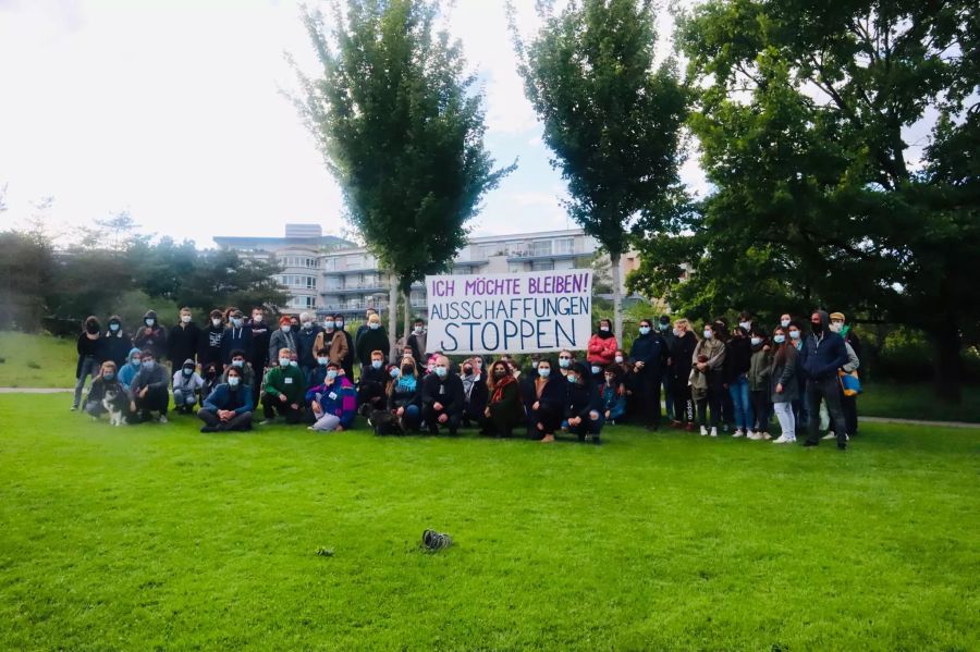 Über 1200 Personen hatten die Petition von Ibrahim A* unterschrieben. Als Dankeschön lud er sie in den St. Johanns-Park in Basel ein.