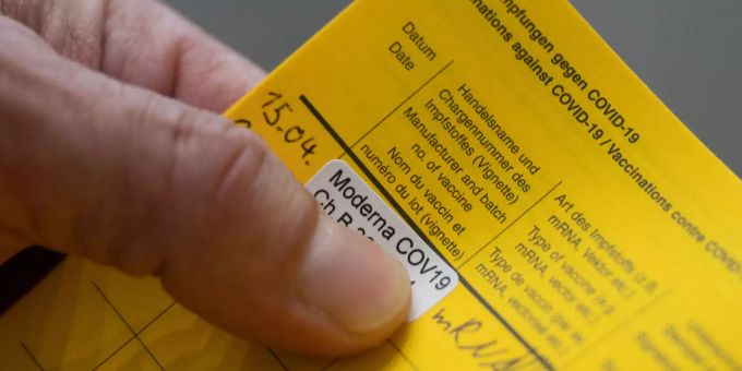 Ein Pass zur Bescheinigung der Impfung gegen das Coronavirus in einem deutschen Impfzentrum. Coronavirus