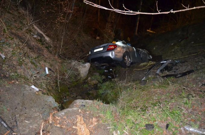 Die Lenkerin des Fahrzeuges erlitt leichte Verletzungen. trogen AR