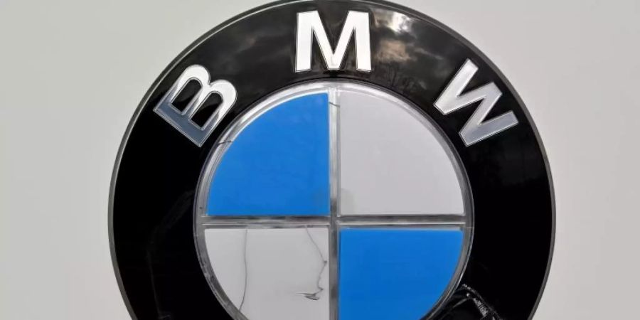 BMW bleibt bei seiner Jahresprognose: mehr Verkäufe, eine Ebit-Marge von annähernd 8 Prozent und deutlich mehr Gewinn vor Steuern. Foto: Peter Kneffel/dpa