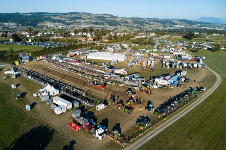 Die Luzerner Gemeinde Knutwil war am Wochenende Schauplatz eines Tractor-Pullings.