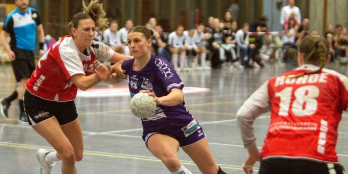 Die Spono Eagles bezwingen am 16. September 2023 den HV Herzogenbuchsee mit 30:25. Xenia Hodel punktet nach ihrer Verletzung wieder.