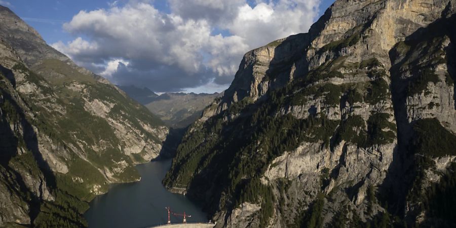 Der Bundesrat soll wie bisher nur bei einem Strommangel die Betreiber von Wasserkraftwerken verpflichten können, ihre Stromproduktion befristet zu erhöhen. (Themenbild)