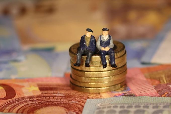 Gerade die Finanzen können einem im Alter Kopfzerbrechen bereiten. Rechtsschutz