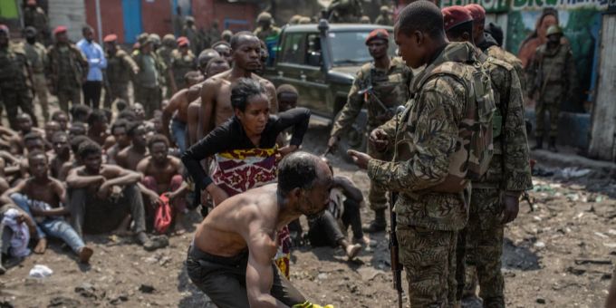 Demonstranten werden nach einer verbotenen Kundgebung in Goma festgenommen. Demonstranten werden festgenommen