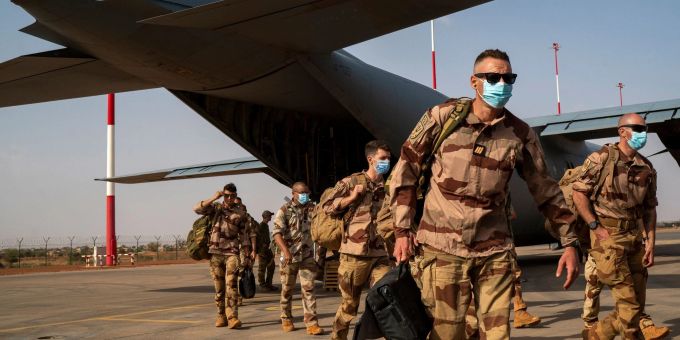 Französische Soldaten in Niamey. Frankreichs Präsident Emmanuel Macron hat das Ende der militärischen Zusammenarbeit mit dem Niger verkündet. Frankreich Niger