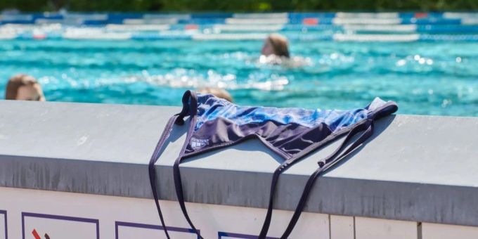Oben-ohne-Baden ist in der Schweiz zwar erlaubt, wird aber kaum praktiziert. oben ohne