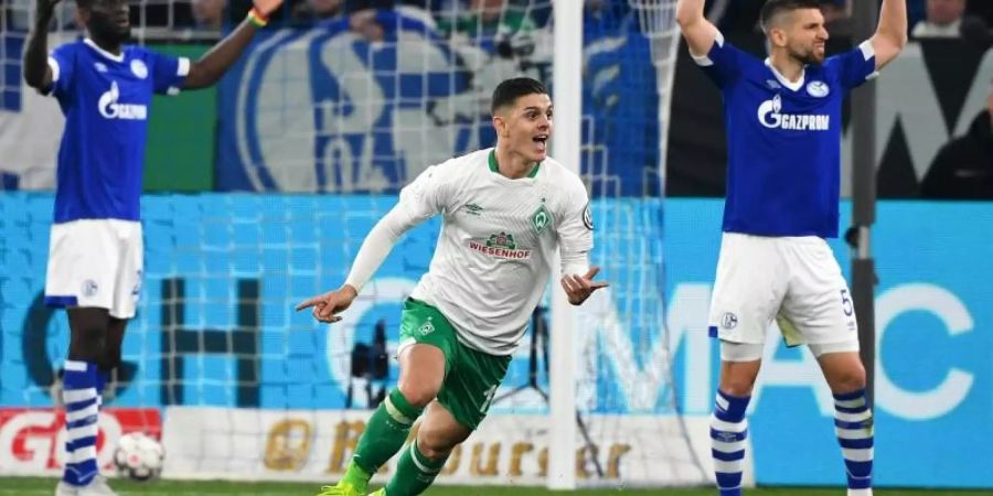 Werder-Profi Milot Rashica (M.) feiert seinen Treffer zur 1:0-Führung. Foto: Ina Fassbender